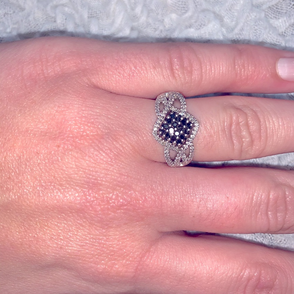 Size 8 Diamond/Black Diamond Ring